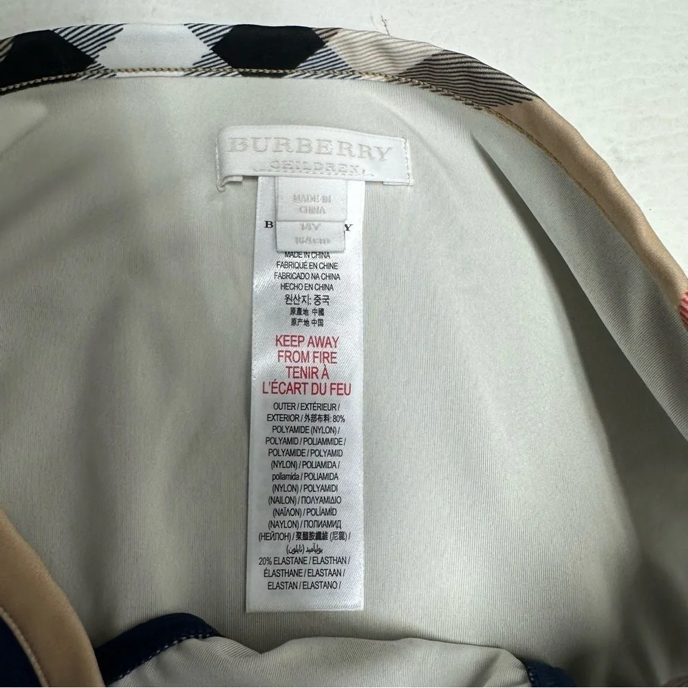 Burberry elegant piece